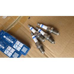 Bosch Super 4 FR78X svećice za paljenje 0 242 232 502 set od 4 komada sa četiri mase elektrode