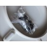Bela Wenko SPA WC daska od Duroplasta sa akrilnom površinom i vidljivom naprslinom blizu šarke nastalom u transportu