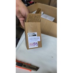 Korišćen crni Philips GC026/80 aparat za uklanjanje ućebanih vlakana sa tkanine