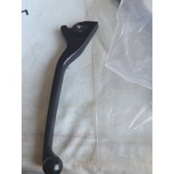 Crna aluminijumska ručica kočnice sa vidljivom površinskom ogrebotinom za Vespa GTS skutere